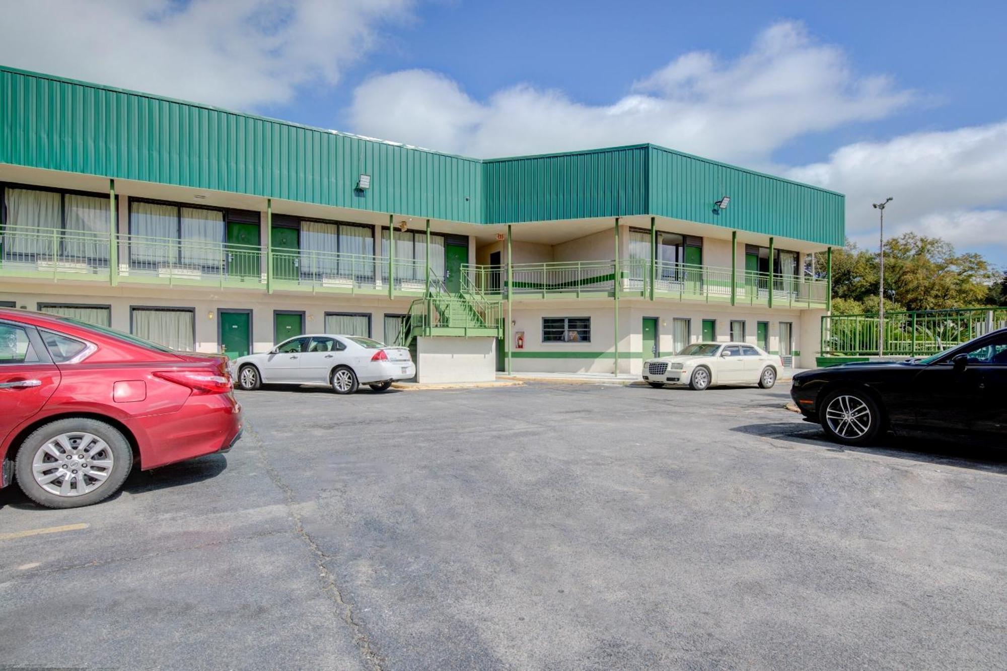 Oyo Hotel Douglas Ga Us-441 Zewnętrze zdjęcie